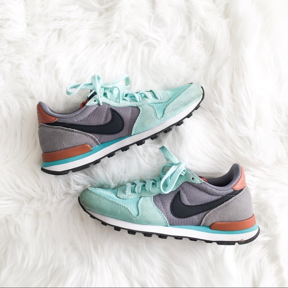 nike international shoes